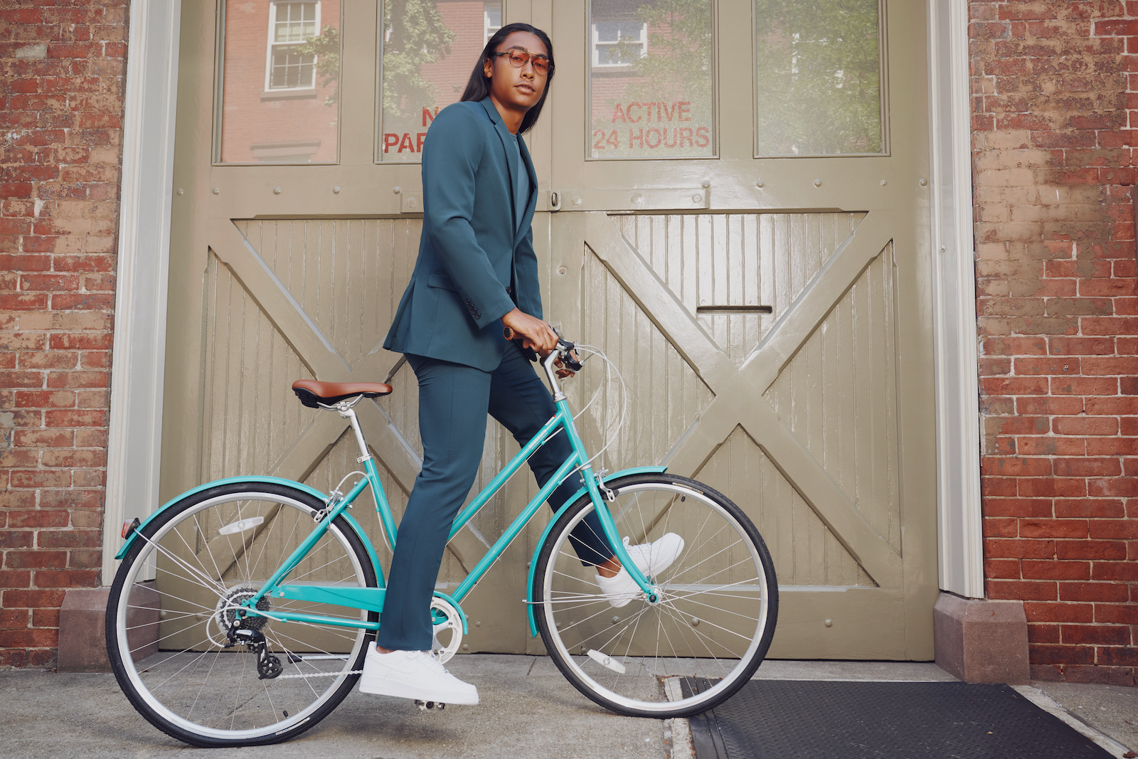 SUITSHOP width: height: